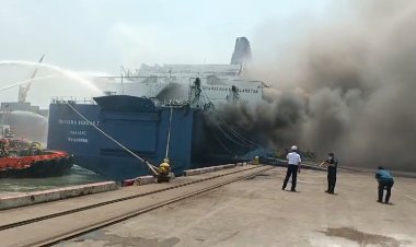 Kebakaran KM MUTIARA BERKAH 1