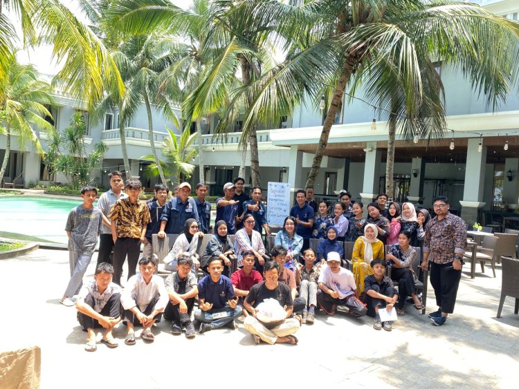 Mengenang 4 tahun berpulangnya Owner, Hotel Acacia bagi bagi sembako bagi warga sekitar