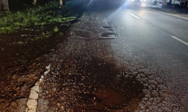 Jur Kawasan Wisata Pantai Anyer - Cinangka banyak Jalan Berlubang dan lampu PJU Padam