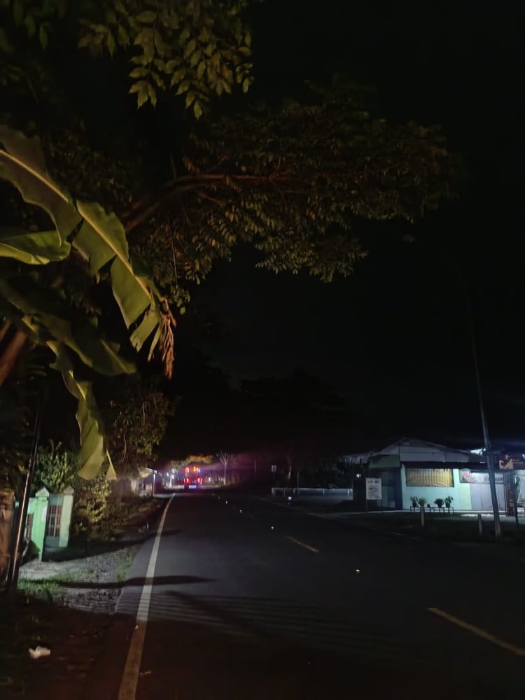 Jur Kawasan Wisata Pantai Anyer - Cinangka banyak Jalan Berlubang dan lampu PJU Padam