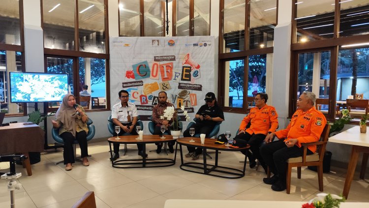 Ngopi Santai, Ngobrol Fakta Anyer Aman saat Libur NATARU