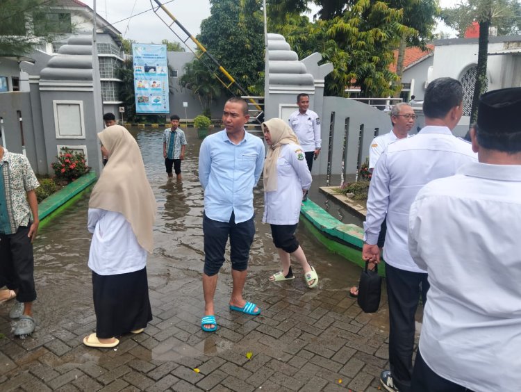 Genangan Air di SMAN 1 Anyer Surut, Aktivitas Sekolah Kembali Normal
