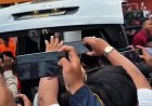 Isak Tangis Warga Carita Lepas Kepergian Surakman Menuju Peristirahatan Terakhir