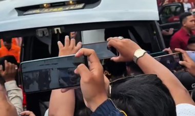 Isak Tangis Warga Carita Lepas Kepergian Surakman Menuju Peristirahatan Terakhir